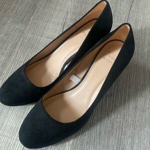 Black velvet wedges